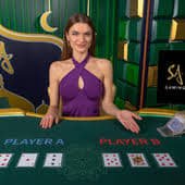 Meja blackjack Jurassic Kingdom dengan dekorasi tema dinosaurus dan dealer langsung