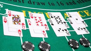 Antarmuka pemain blackjack Jurassic Kingdom dengan opsi taruhan dan statistik permainan